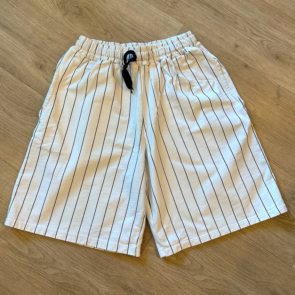 White Pinstripe Summer Shorts - Size Medium M
